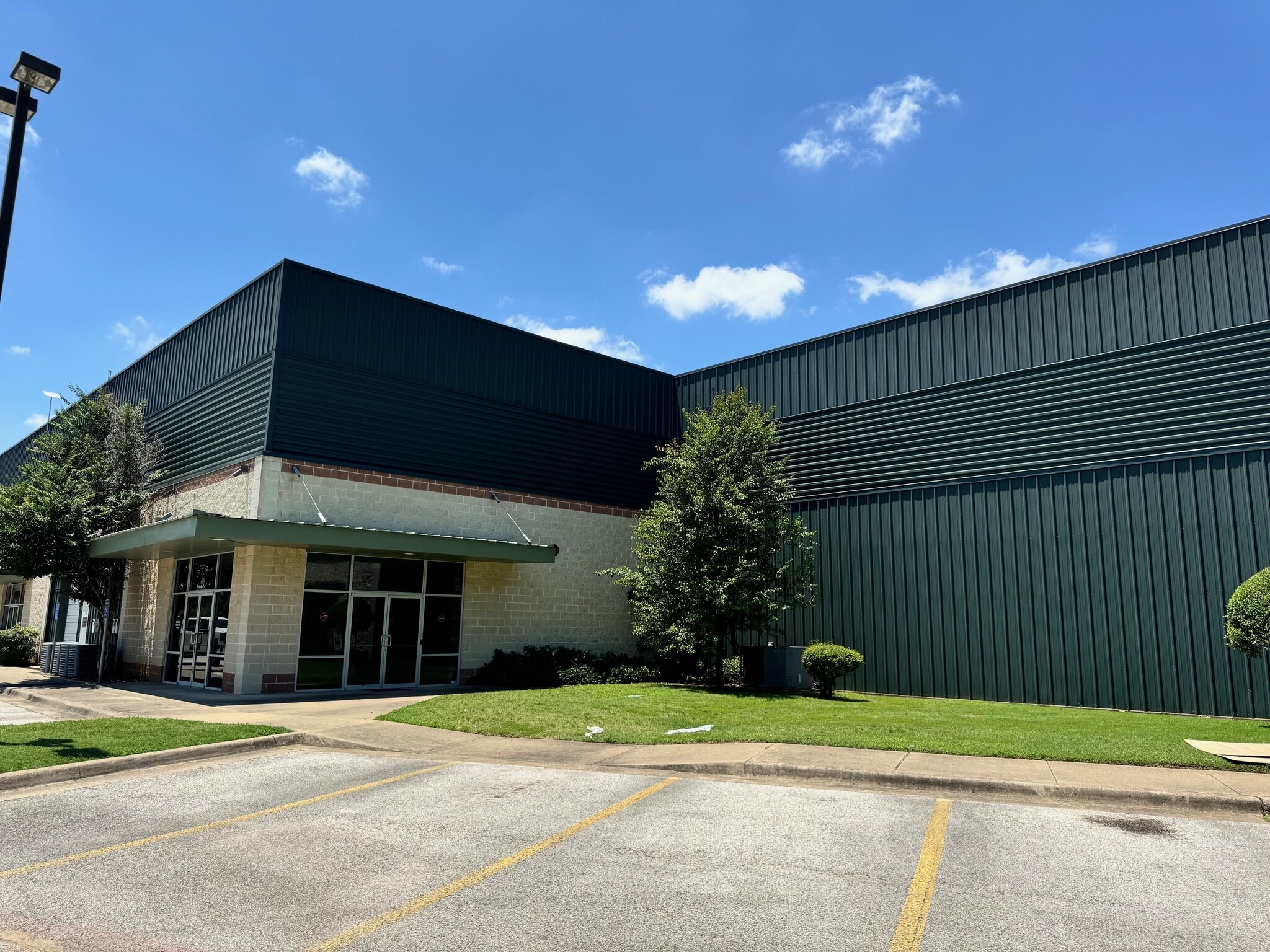 2002 Synergy Blvd, Kilgore, TX for lease Primary Photo- Image 1 of 10