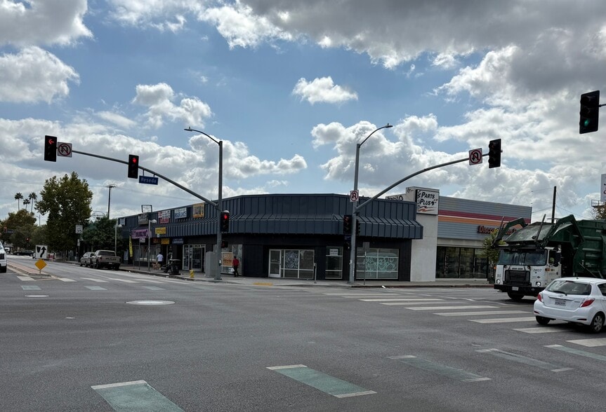7160 Reseda Blvd, Reseda, CA for lease - Building Photo - Image 1 of 1