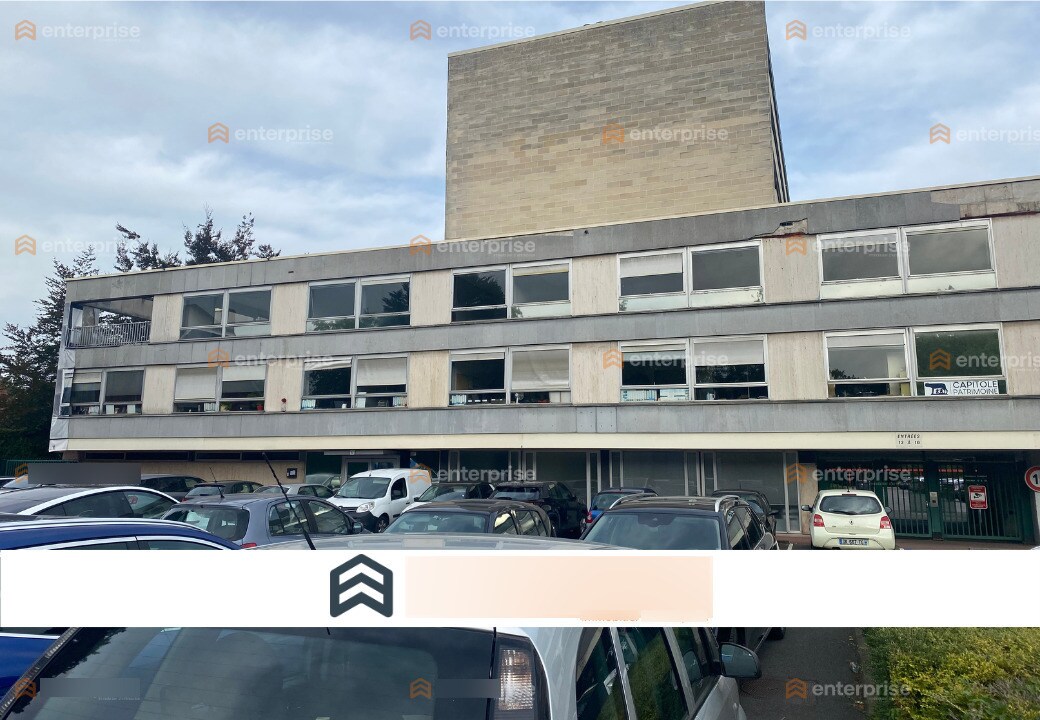 Office in Croix for lease Building Photo- Image 1 of 10