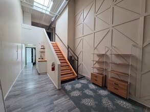 2195 Hyacinth St NE, Salem, OR for lease Interior Photo- Image 1 of 13