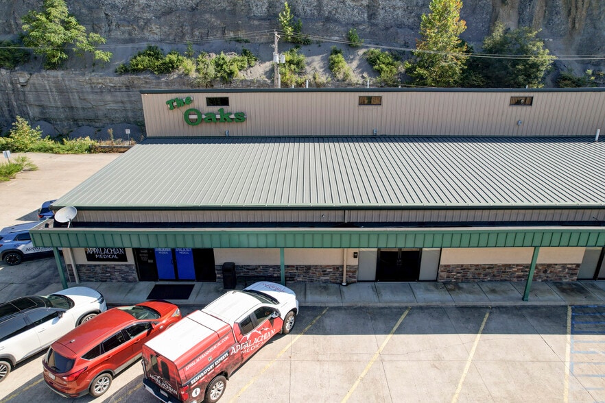300-405 George Kostas Dr, Logan, WV for sale - Building Photo - Image 3 of 25