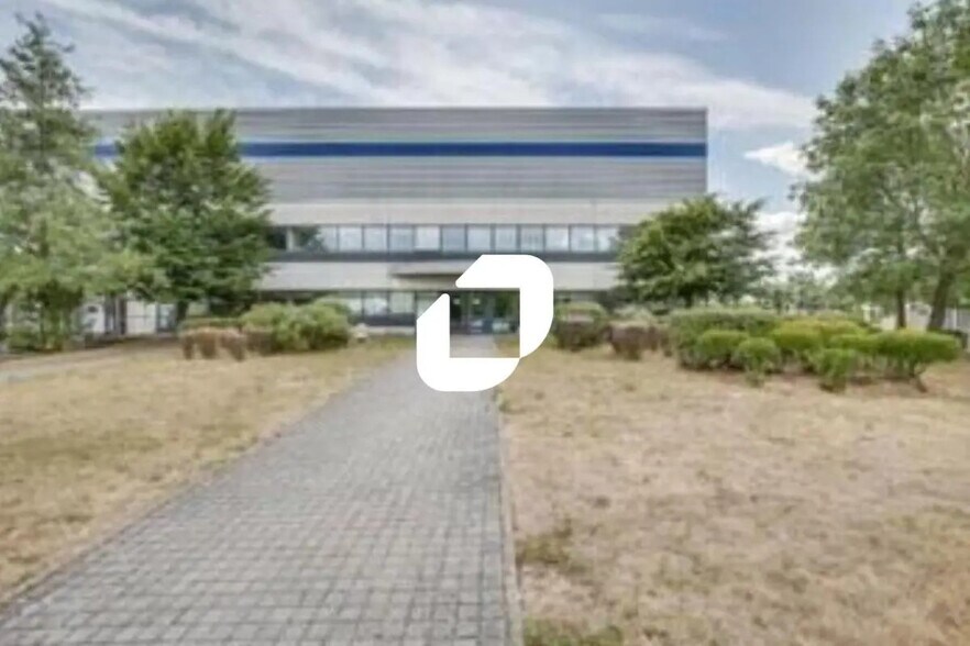 Office in Combs-la-Ville for lease - Building Photo - Image 2 of 7