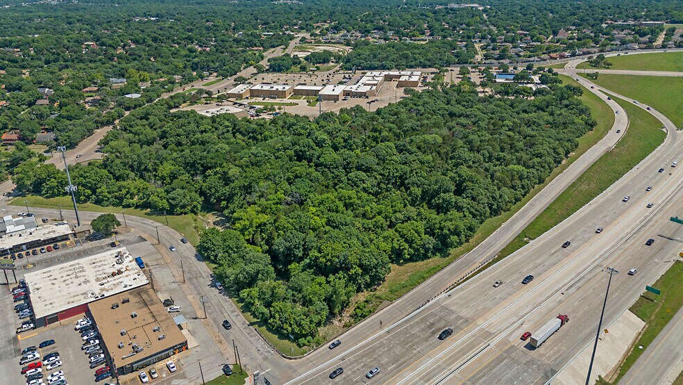 4201 Brook Spring Dr, Dallas, TX à vendre - Photo du bâtiment - Image 3 de 3