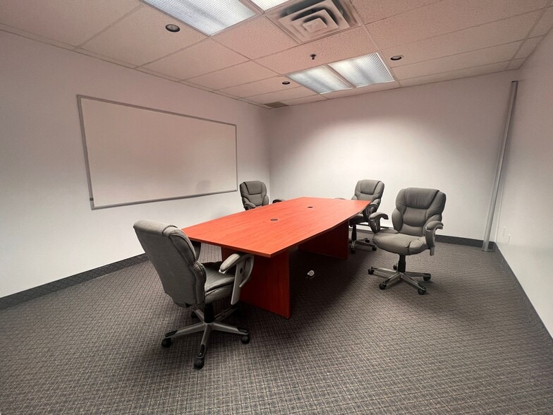 3005 Boul Matte, Brossard, QC for lease - Interior Photo - Image 3 of 12