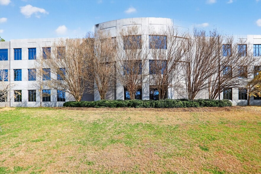 5955 State Bridge Rd, Johns Creek, GA à louer - Photo du bâtiment - Image 2 de 18