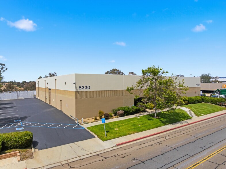 8330 Miralani Dr, San Diego, CA à louer - Photo du bâtiment - Image 2 de 6