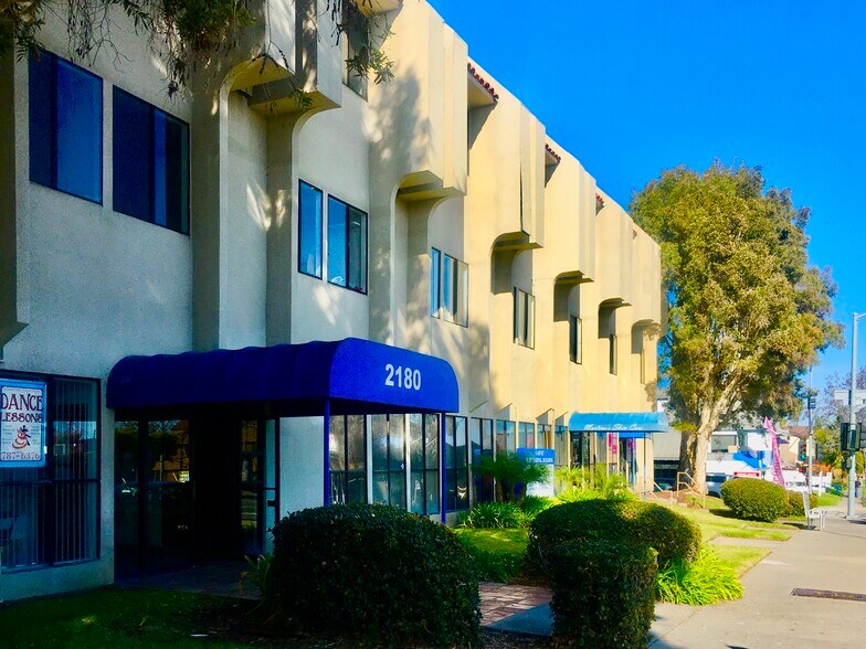 2180 Garnet Ave, San Diego, CA à louer - Photo du bâtiment - Image 3 de 5