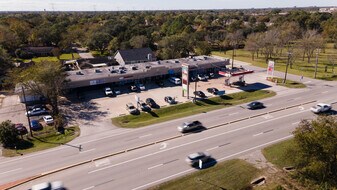 Fort Bend Crossing Shopping Center - Station d’essence