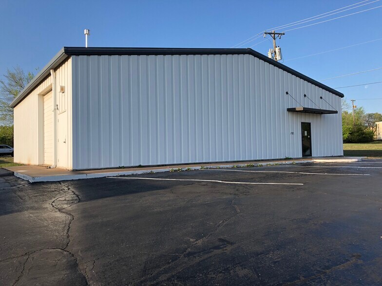 132 NW 67th St, Oklahoma City, OK for lease - Building Photo - Image 2 of 7