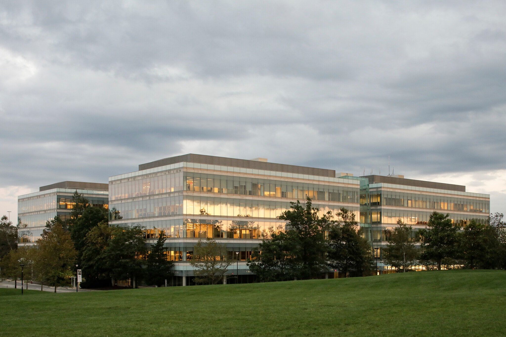 20 Arena Way, East Hanover, NJ à louer Photo du bâtiment- Image 1 de 5