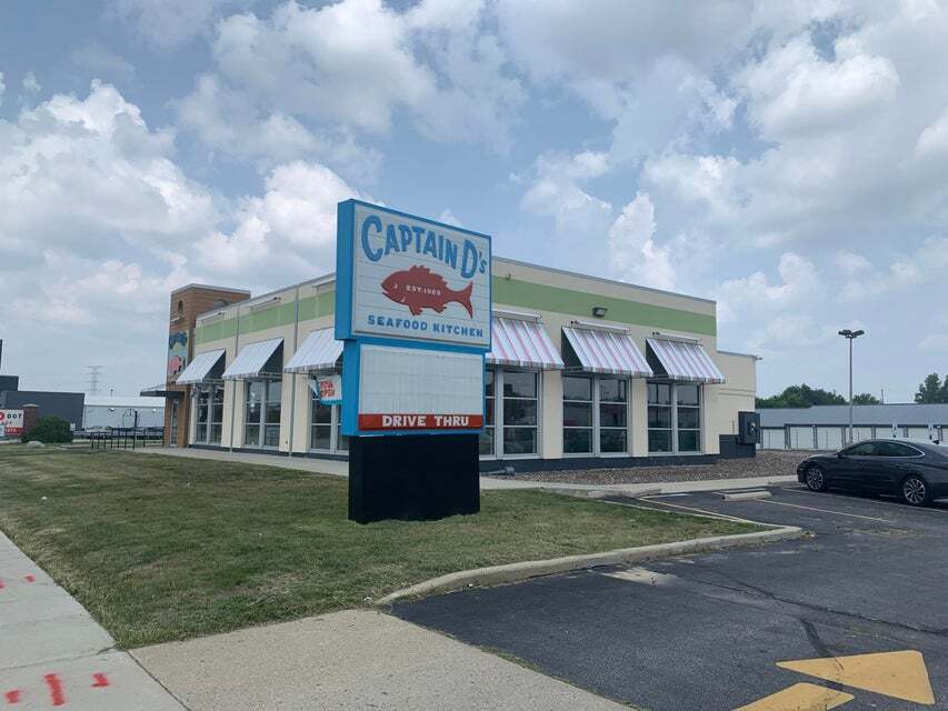 7320 W Good Hope Rd, Milwaukee, WI for lease Primary Photo- Image 1 of 19