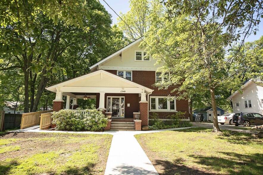 1348 E Cherry St, Springfield, MO à louer - Photo principale - Image 1 de 31