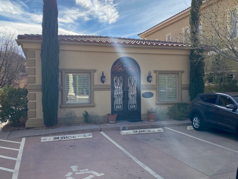 154 N Festival Dr, El Paso, TX à vendre - Photo du bâtiment - Image 3 de 39
