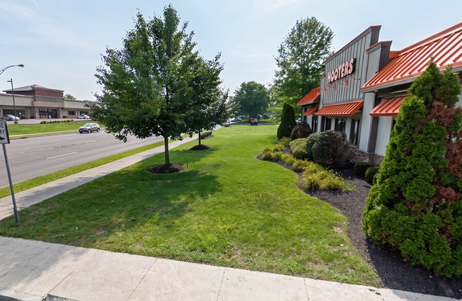 70 Wolf Rd, Albany, NY à vendre - Photo du bâtiment - Image 2 de 11