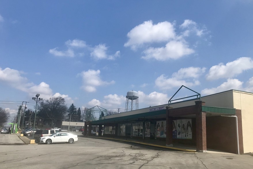 3309-3525 Mahoning Ave, Youngstown, OH for lease - Building Photo - Image 3 of 4