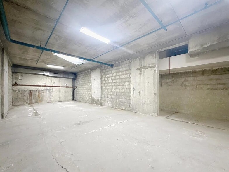 26 Rue De Paradis, Paris for sale - Building Photo - Image 2 of 8