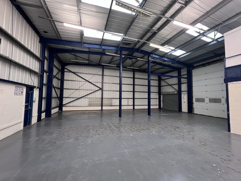 Airport Service Rd, Portsmouth for lease - Interior Photo - Image 2 of 16