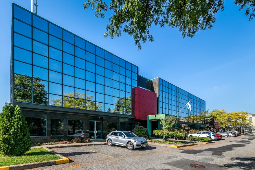 204 Boul De Montarville, Boucherville, QC à louer - Photo du bâtiment - Image 3 de 18