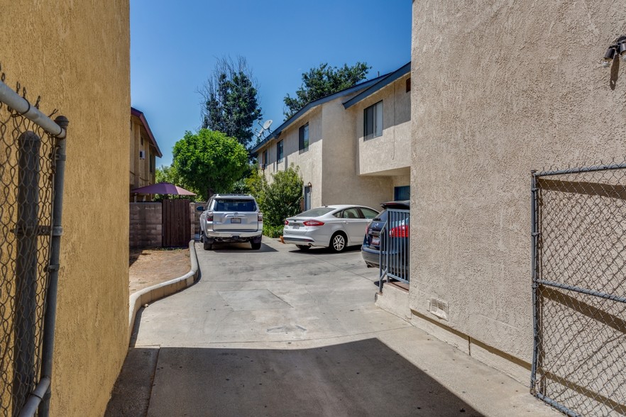 805 N Pasadena Ave, Azusa, CA for sale - Building Photo - Image 3 of 14