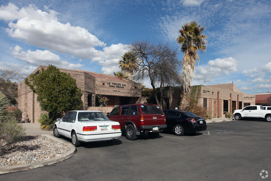 2370 N Wyatt Dr, Tucson, AZ for lease - Primary Photo - Image 1 of 2