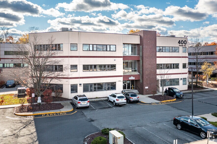 400 Perrine Rd, Old Bridge, NJ à louer - Photo du bâtiment - Image 2 de 11