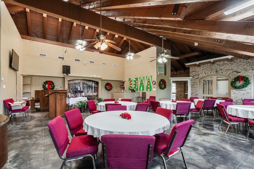 660 S Zang Blvd, Dallas, TX à louer - Photo intérieure - Image 3 de 31