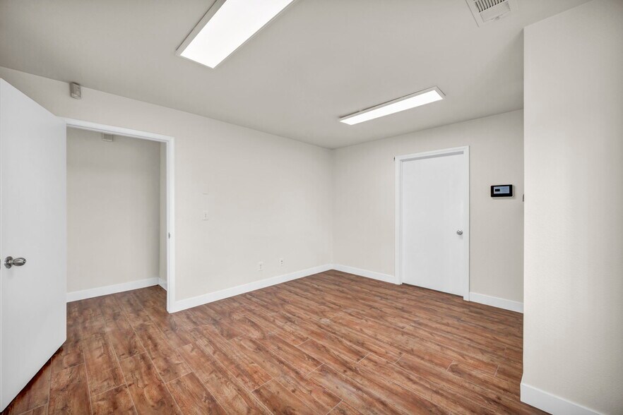 4040 Arcata Way, North Las Vegas, NV à louer - Photo du bâtiment - Image 2 de 52