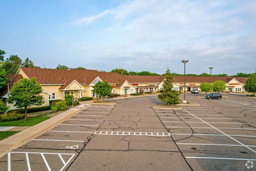 445-455 99th Ave NW, Coon Rapids, MN for lease - Primary Photo - Image 1 of 4