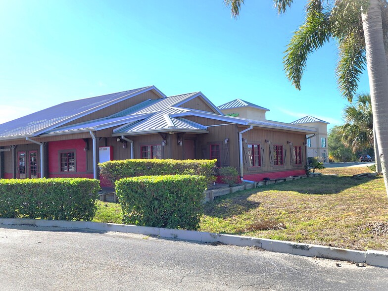 1981 N Wickham Rd, Melbourne, FL à louer - Photo du bâtiment - Image 1 de 5