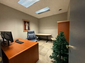 5604 S 48th St, Lincoln, NE for lease Interior Photo- Image 1 of 3