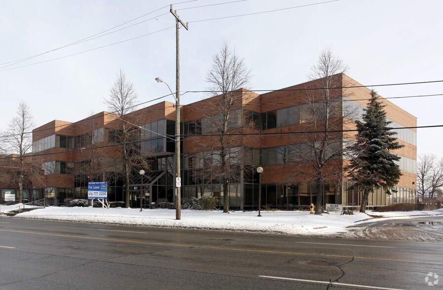 81 The East Mall, Toronto, ON à louer - Photo du bâtiment - Image 3 de 5