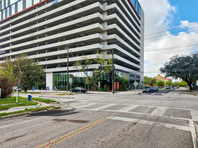 5501 La Branch St, Houston, TX à louer - Photo du bâtiment - Image 3 de 17