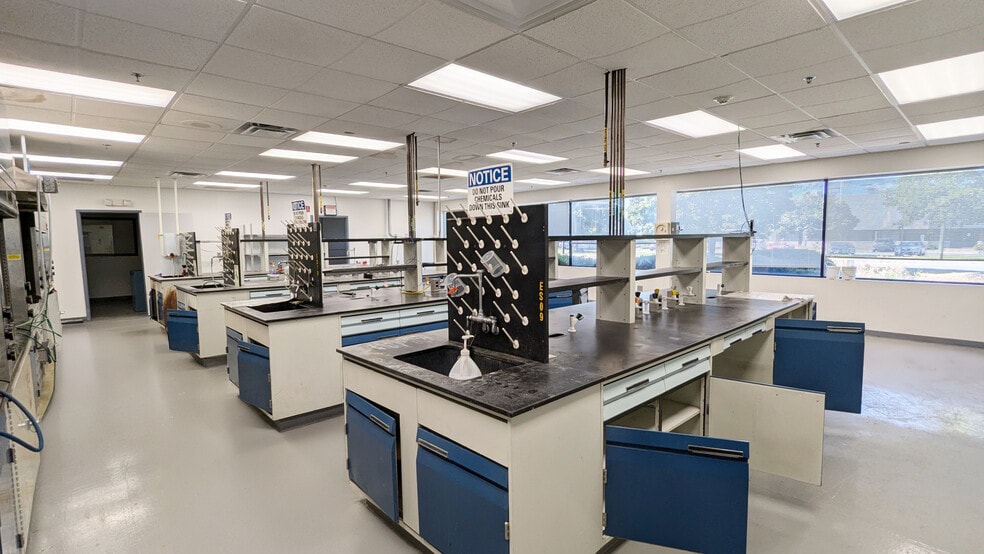 109 Corporate Ct, South Plainfield, NJ à louer - Photo intérieure - Image 2 de 6