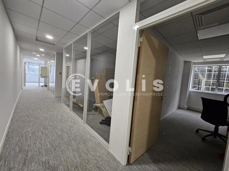 Office in Arcueil for lease - Interior Photo - Image 3 of 16