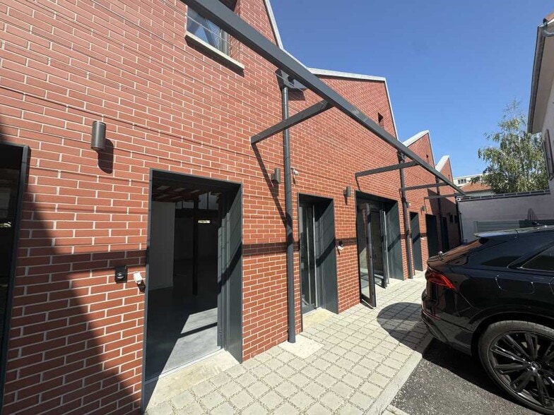 Office in Lyon for lease - Building Photo - Image 2 of 13