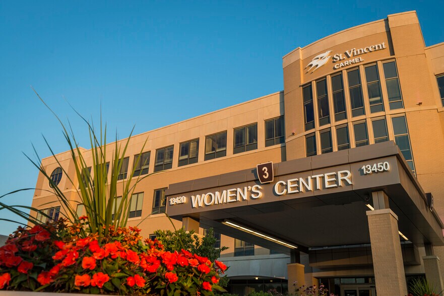 13420 N Meridian St, Carmel, IN à louer - Photo du bâtiment - Image 3 de 14