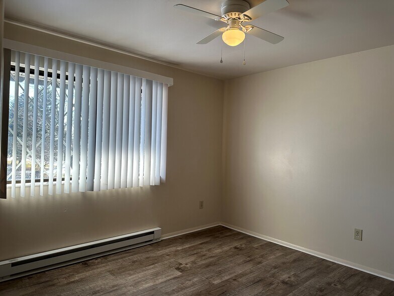 Frankemuth Portfolio portefeuille de 2 propriétés à vendre sur LoopNet.ca - Photo du bâtiment - Image 1 de 12