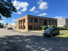 32535-32553 Schoolcraft Rd, Livonia MI - Entrepôt