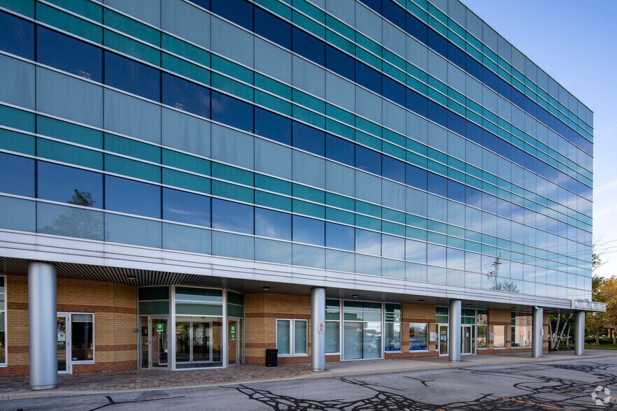586 Argus Rd, Oakville, ON à louer - Photo du bâtiment - Image 3 de 5
