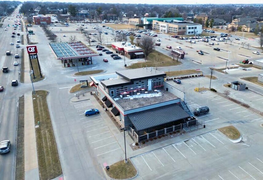 810 E 1st St, Ankeny, IA à louer - Photo du bâtiment - Image 2 de 17