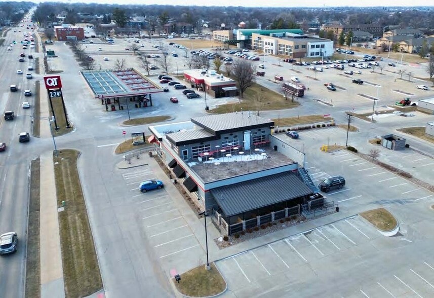 810 E 1st St, Ankeny, IA à louer - Photo du bâtiment - Image 2 de 17