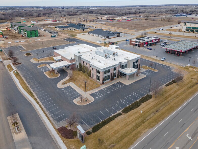 4013 N Ridge Rd, Wichita, KS à louer - Photo du bâtiment - Image 2 de 10