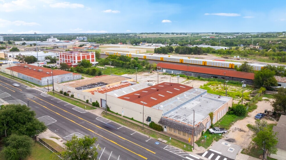 417 W 2nd St, Taylor, TX for sale - Building Photo - Image 1 of 1