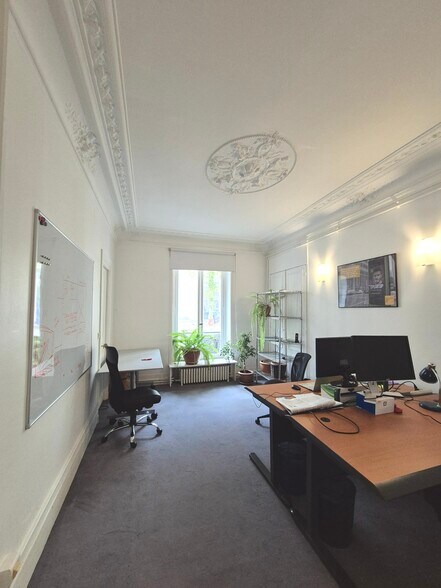 43 Rue De Douai, Paris for lease - Building Photo - Image 3 of 15