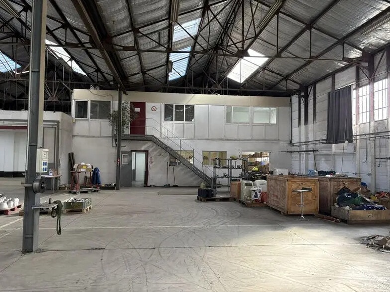 Flex in Feyzin for lease - Interior Photo - Image 3 of 7