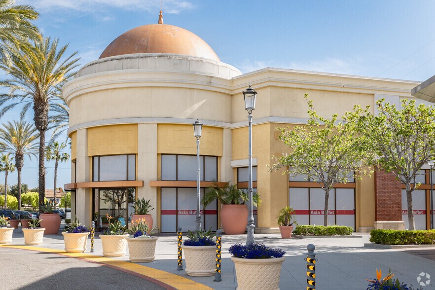 8300 La Palma Ave, Buena Park, CA à louer - Photo du bâtiment - Image 3 de 7
