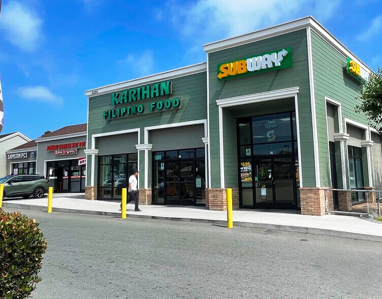 Grove Plaza portefeuille de 4 propriétés à vendre sur LoopNet.ca - Photo du bâtiment - Image 3 de 5