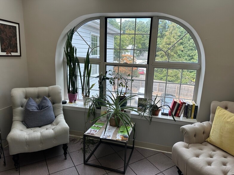 1000 Main St, Port Jefferson, NY for sale - Lobby - Image 2 of 10