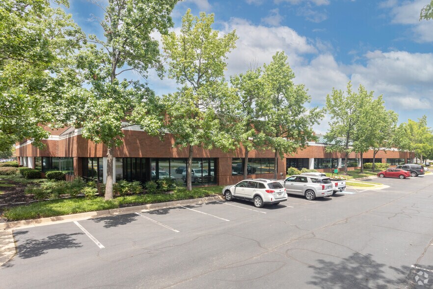 3810 Concorde Pky, Chantilly, VA à louer - Photo du bâtiment - Image 2 de 5