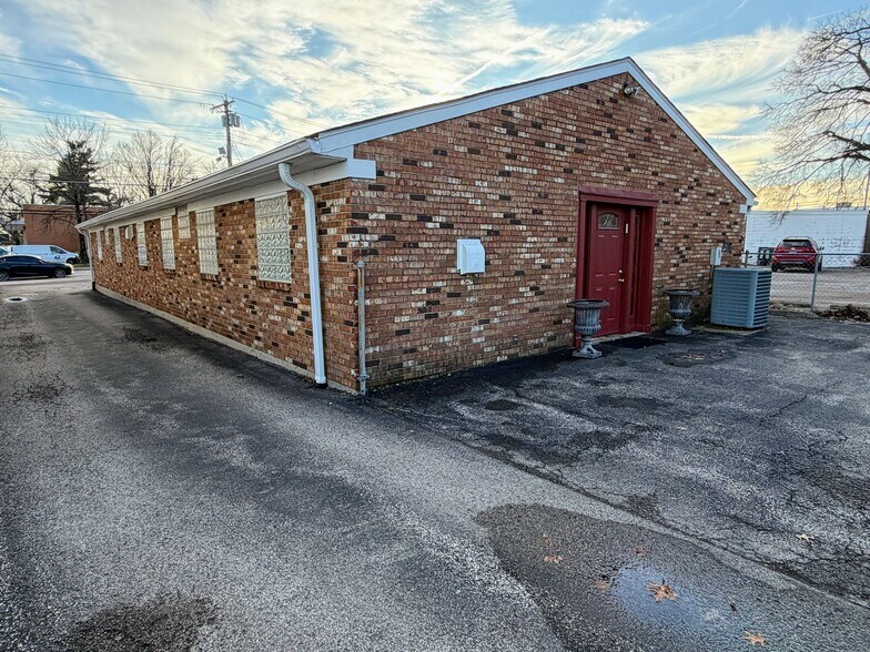 7351 Montgomery Rd, Cincinnati, OH à vendre - Photo du bâtiment - Image 2 de 4